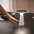 Lampa Stołowa ładowalna zewnętrzna Biała USB z panelem solarnym 3W 5H CCT Abruzzo Lorento 6.webp